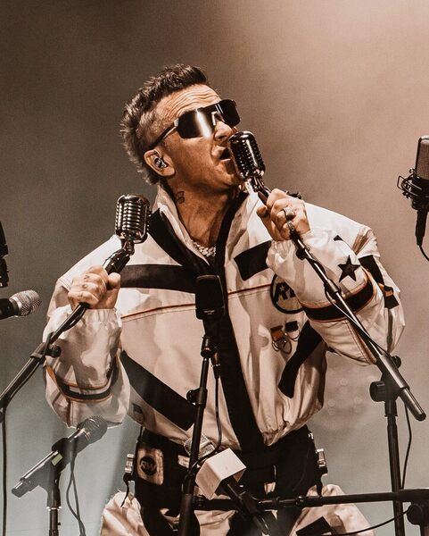 Photograph Venla Shalin Robbie Williams on One Eyeland
